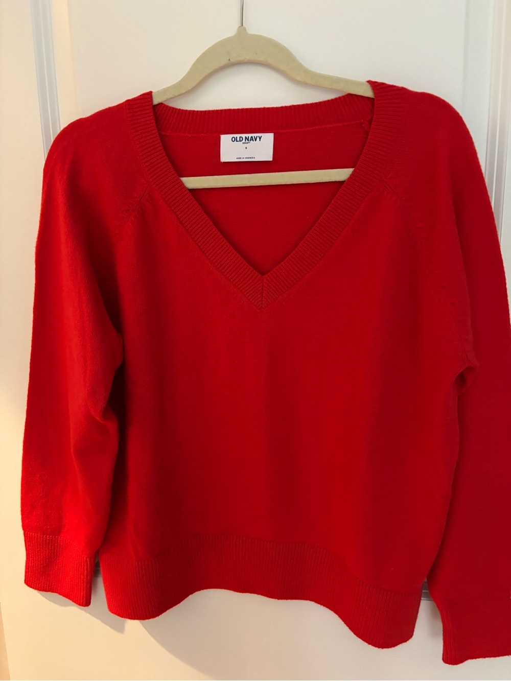 Old Navy Women's Bright Red V-Neck Sweater